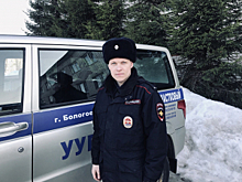 В Тверской области участковый уполномоченный полиции помог водителям, автомобили которых увязли в снегу