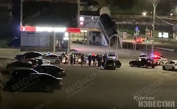В Курске молодежь нарушала правила самоизоляции на парковке