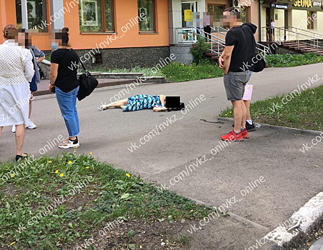 Новокузнечанка в голубом платье скончалась на улице средь бела дня