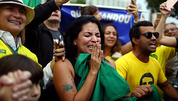 Социализм с коррупцией или порядок с хунтой?