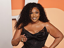 Похудевшая Лиззо показала свою фигуру в нижнем белье