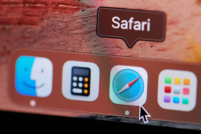 Apple начала тестировать новую версию браузера Safari на базе ИИ