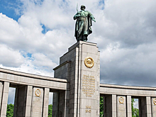 Посольство Украины отказалось возлагать цветы к советским мемориалам в Берлине
