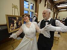 Участники «Московского долголетия» поразили зрителей бальными танцами