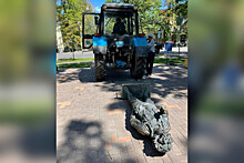 В Казахстане трактор снес памятник Виктору Цою