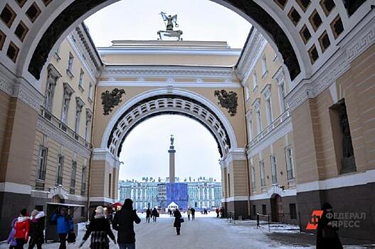 В Петербурге вслед за Москвой введут жесткие антиковидные меры