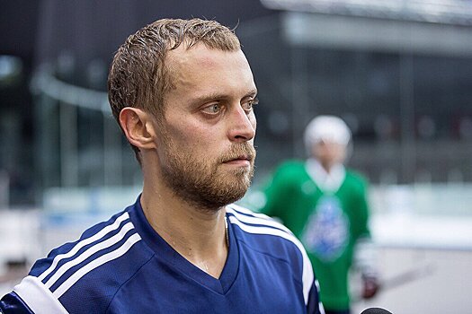 Жена Константина Макарова подралась с соседкой в подъезде: «У нее силы как у буйвола, давила, душила, на голове скакала коленом». Она заявила в полицию о нападении