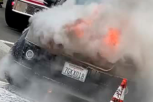 Машина телеведущего издала «смешные звуки» и загорелась