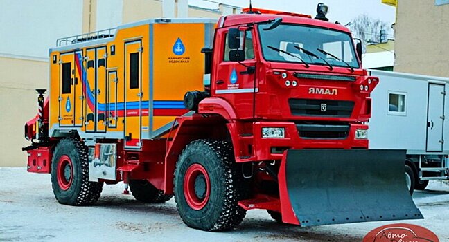 Для водоканала на Камчатке выделен крутой «полукемпер» и «полубульдозер».