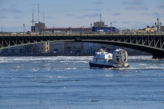 Катер перевернулся в Финском заливе