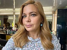 «Колхозница»: Пегова в платке и пальто на молочной ферме показала образ для нового фильма