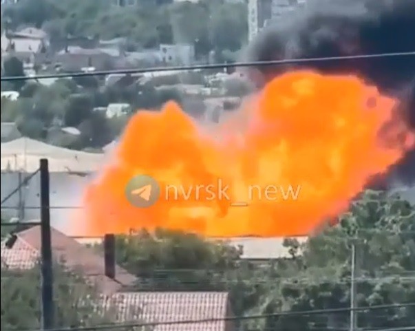 Пожар после взрыва в гараже произошел в Новороссийске