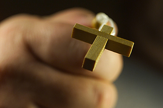 Во Франции избили мужчину из-за католического креста