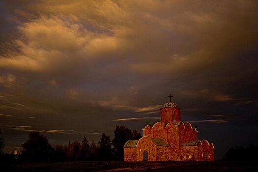 Новгородские древности: храм Спаса на Ковалеве