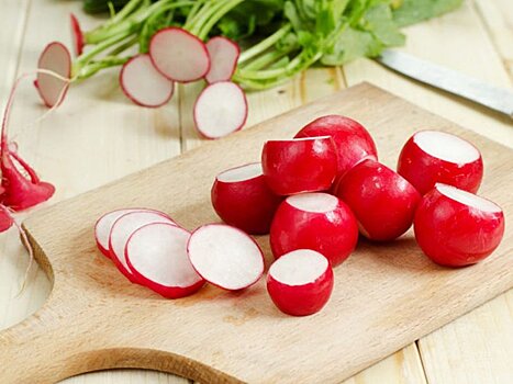 Врачи рассказали о пользе и вреде редиски