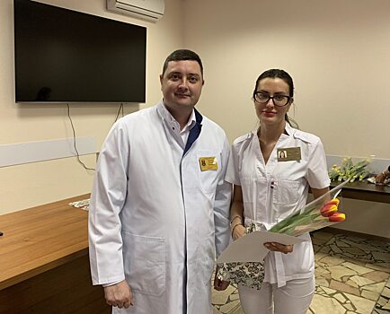 Ковалев поздравил пациенток сотрудниц больницы с Международным женским днем