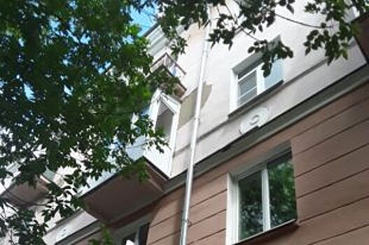 В Иваново на ребёнка в коляске упал кусок штукатурки