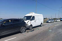 Семь автомобилей столкнулись в Крыму, пострадали два человека