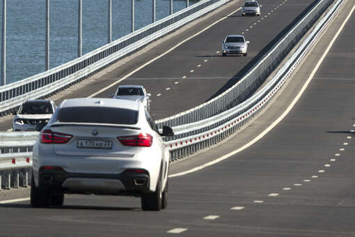 Движение автомобильного транспорта по Крымскому мосту восстановили