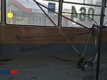 В Орске у трамвая оторвало токоприемник около остановки