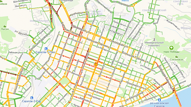 Снегопад в Саратове спровоцировал пробки на дорогах. Коммунальщиков перевели в режим повышенной готовности