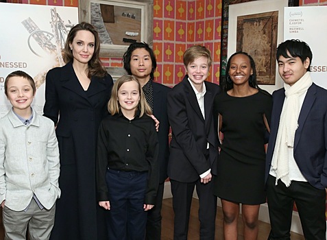 Анджелина Джоли планирует переехать в Лондон с детьми