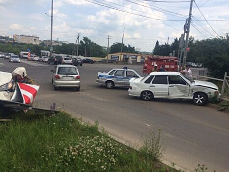 На Болховском шоссе «Сааб» протаранил ВАЗ