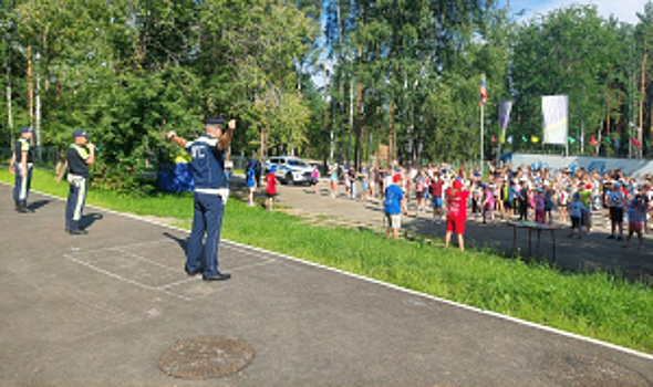 Свердловская Госавтоинспекция провела заключительные мероприятия в рамках акции «Зарядка со стражем порядка» для юных участников дорожного движения