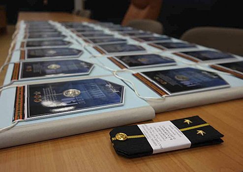 Операторам 1-й научной роты ВМФ вручены офицерские погоны