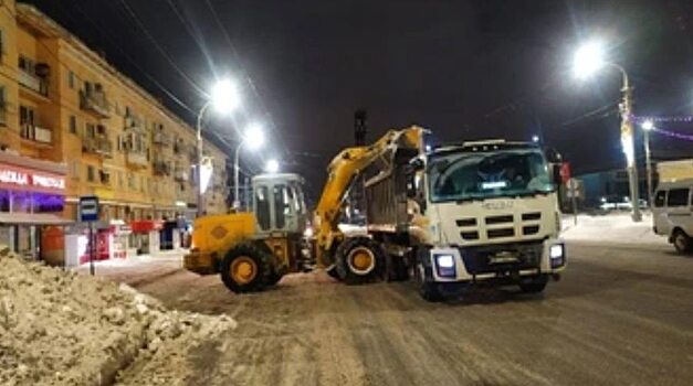 Дороги и тротуары Саратова ночью будут убирать 333 снегоуборочных машины