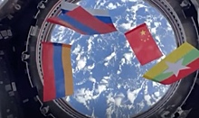 Космонавты на МКС сфотографировали флаги стран - участниц ВЭФ