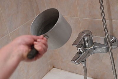 Отопление и горячую воду отключили в домах на трех улицах