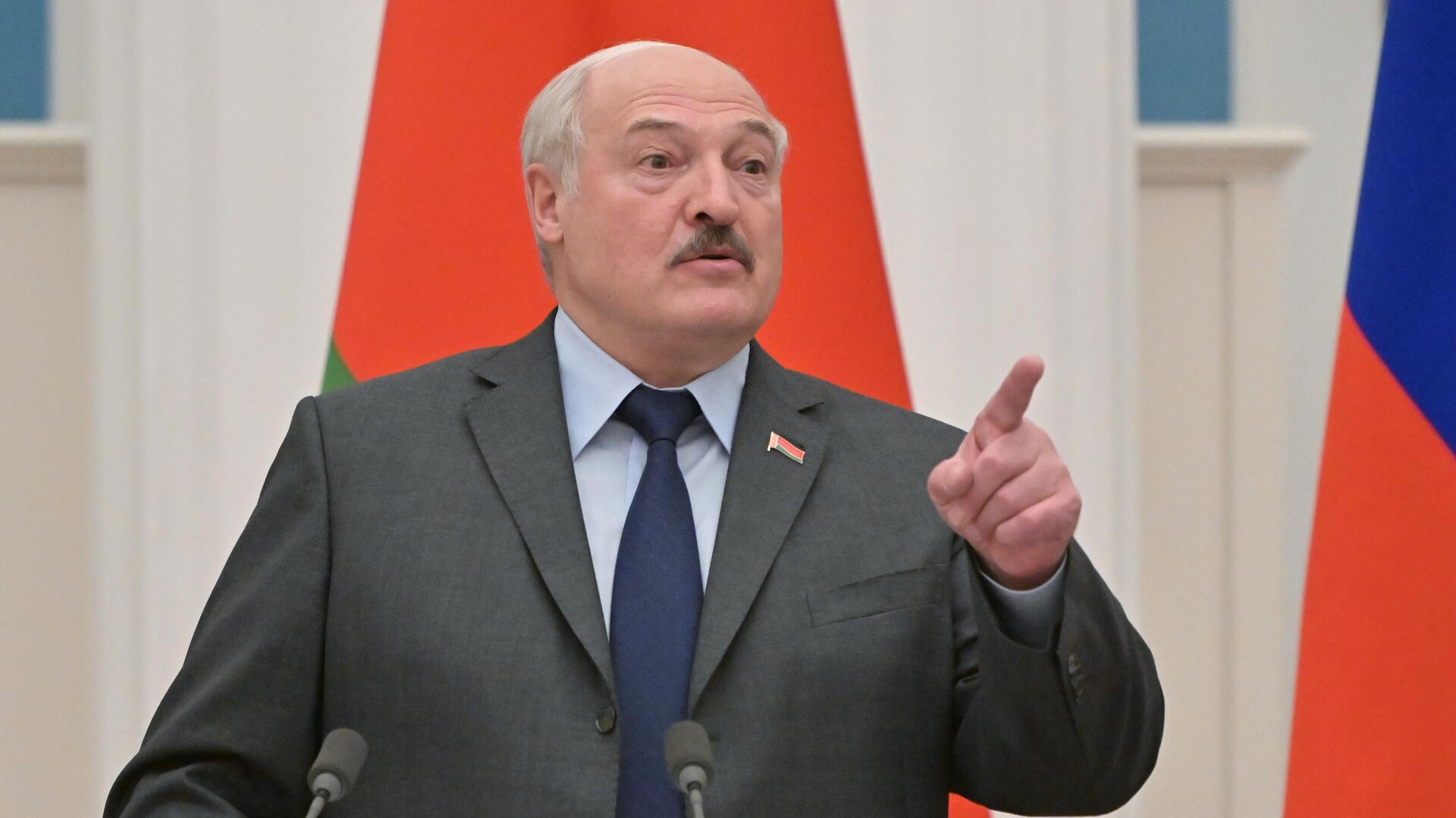 Лукашенко заявил об отчаянном желании поговорить с Путиным
