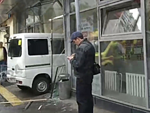 Микроавтобус въехал в супермаркет на севере Москвы