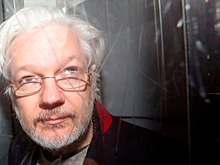 Бывший конгрессмен-республиканец предлагал Ассанжу помилование от лица Трампа