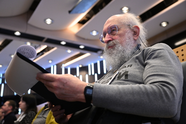 Вассерман назвал суровой необходимостью выплаты беременным школьницам