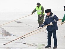 В Уфе наградили мужчину, который спас провалившуюся под лед девочку