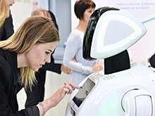 Резидент омского IT-парка разработал робота-продавца Арину