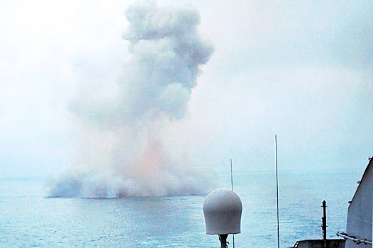 МО РФ: ВСУ атаковали с помощью беспилотных катеров российский корабль, охраняющий газопроводы