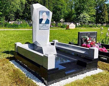 Памятник Владимиру Серегину установлен в Зеленограде на месте его захоронения