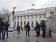 Депутатов Верховной Рады эвакуировали из-за протестов в Киеве