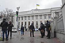 Депутатов Верховной Рады эвакуировали из-за протестов в Киеве
