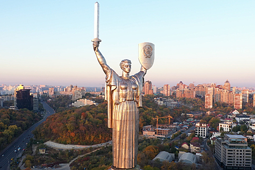 В Киеве проспект Гагарина переименовали в честь первого космонавта Украины Каденюка