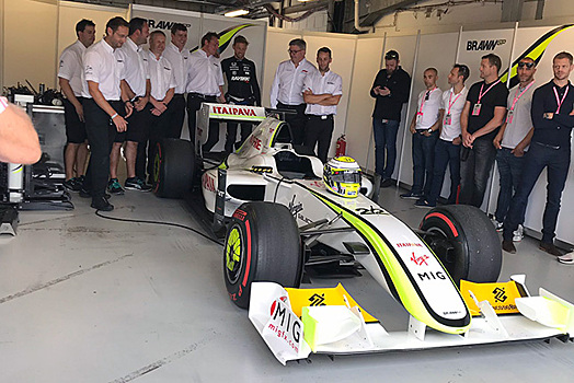 Дженсон Баттон проехал на Brawn GP по Сильверстоуну