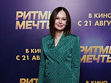 «Оказались в бедственном положении»: Ирина Безрукова продала платье ради помощи народным артистам