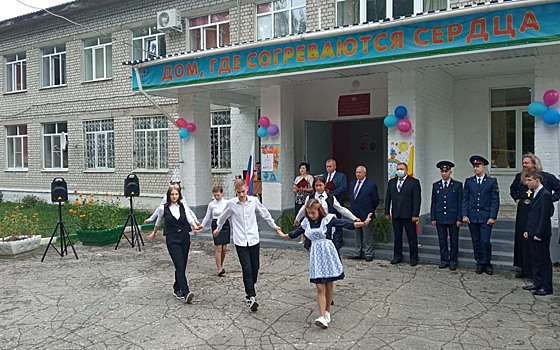 Сотрудники УФСБ поздравили учеников подшефной школы-интерната с Днём знаний
