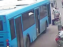 Видео: В Домодедове рейсовый автобус задавил женщину на тротуаре