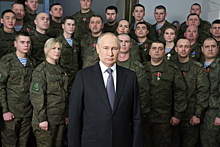 Стала известна судьба стоявших позади Путина во время обращения военных