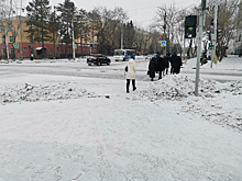 Олег Имамеев рассказал, почему убранным снегом засыпают парковки и тротуары Благовещенска