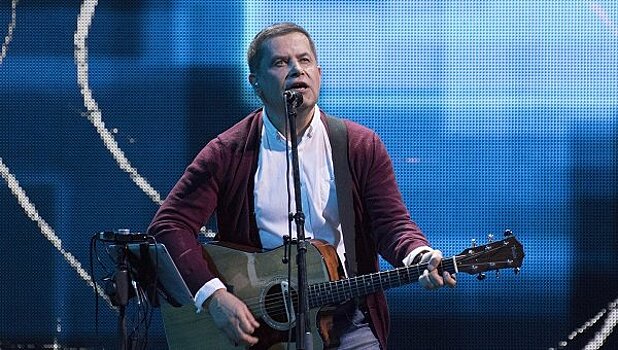 Путин наградил почетной грамотой лидера "Любэ"